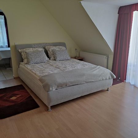 Zsanett Appartement Хевиз Номер фото