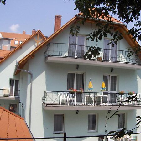Zsanett Appartement Хевиз Экстерьер фото