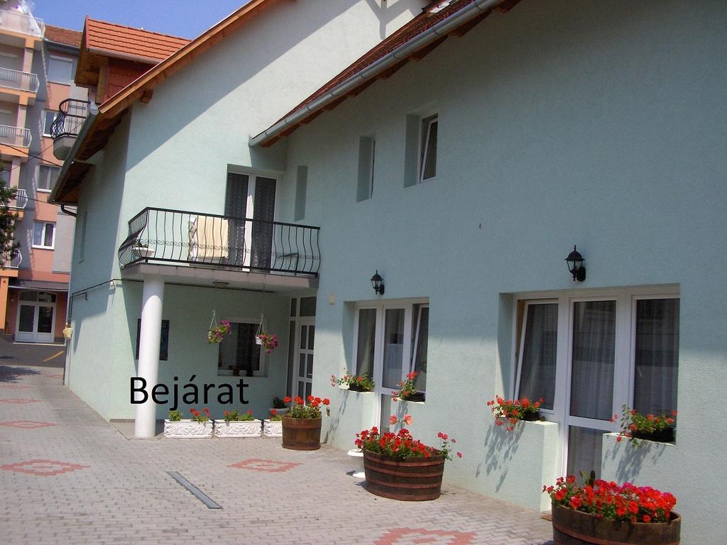 Zsanett Appartement Хевиз Экстерьер фото